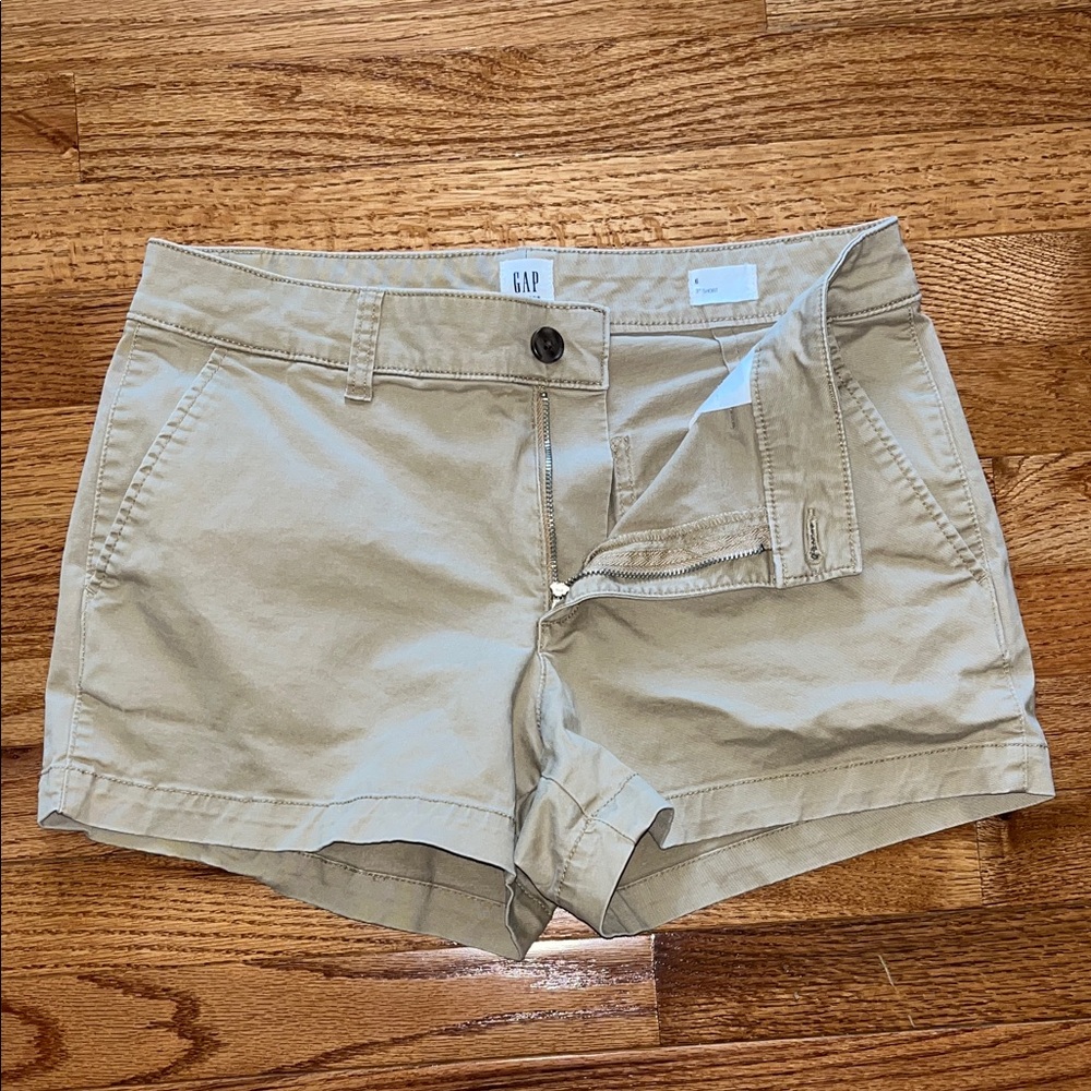 GAP Women's Casual Tan Cargo Shorts